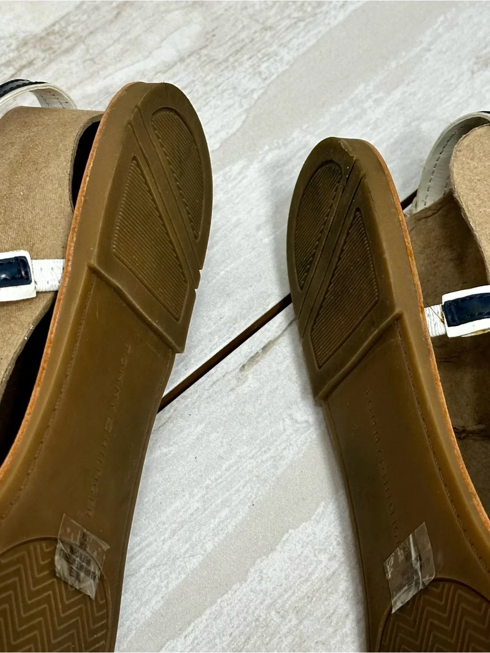 Tommy Hilfiger Navy White T-Strap Sandals Bow Red Logo Charm Nautical Preppy 9.5